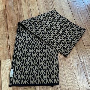 Michael Kors Lovo Scraf